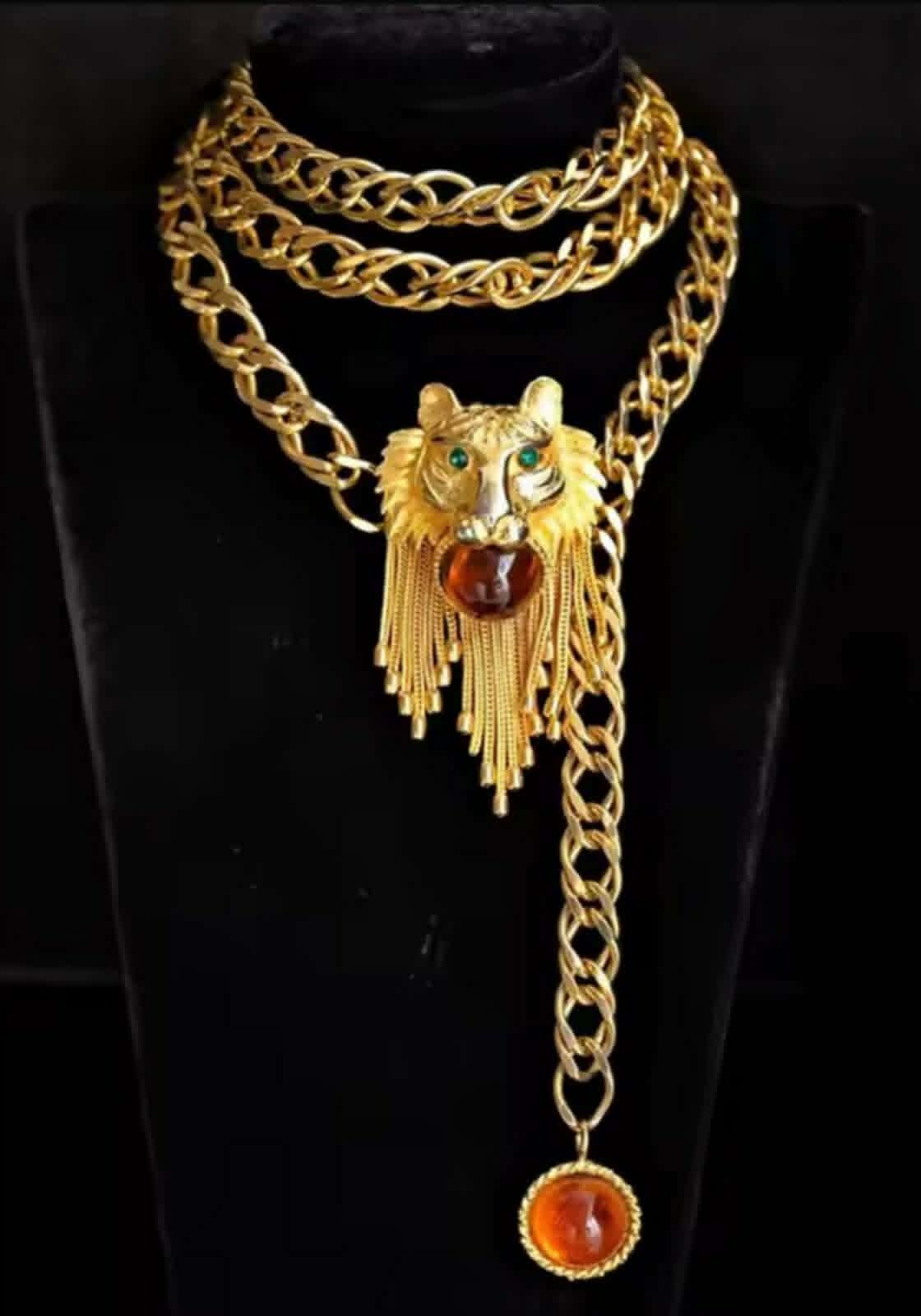 Lion £ Agate Necklace
