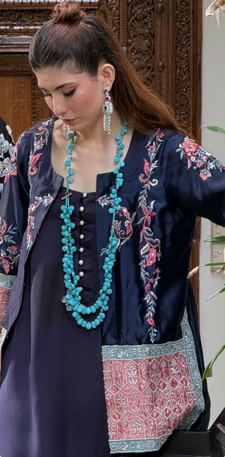 The Queen’ long stringy Victorian earrings, necklace and adjustable ring