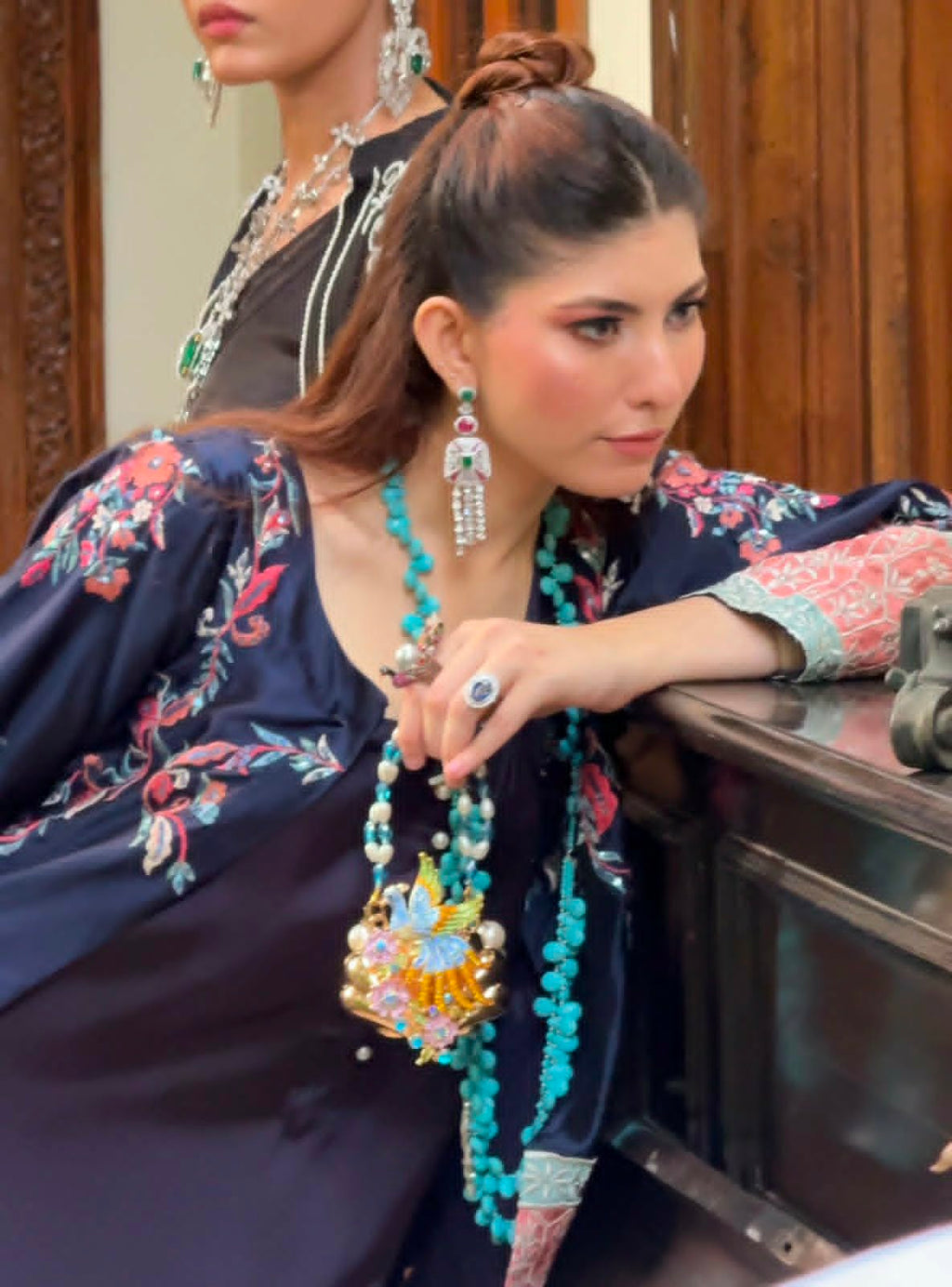 The Queen’ long stringy Victorian earrings, necklace and adjustable ring