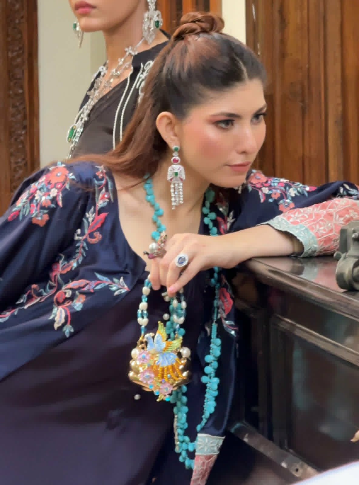 The Queen’ long stringy Victorian earrings, necklace and adjustable ring