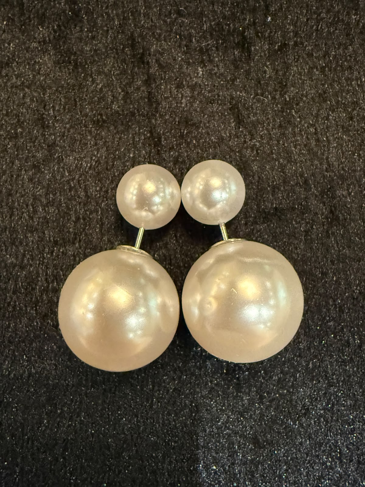 Pearl studs